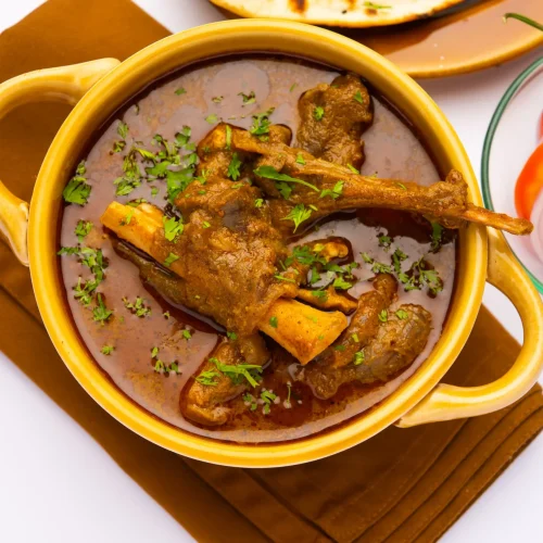 indian-style-mutton-gosht-masala-indian-lamb-meat-rogan-josh-served-with-naan (1)